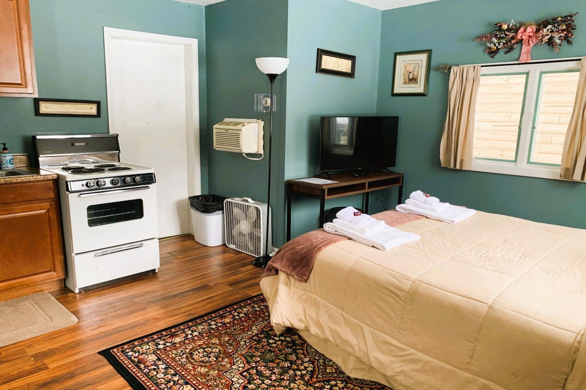 Love Hotels St John River By Oyo At Fort Kent Me Saint John Plantation エクステリア 写真